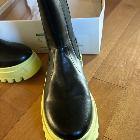 NWT color soles boots. - Picture 2 of 4